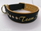 Preview: Personalisiertes Hundehalsband schwarz gold mit Polsterung