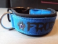 Preview: Namenshalsband Hundehalsband mit Wunschtext schwarz/royalblau Pfoten und Strass 3,5cm breit gepolstert