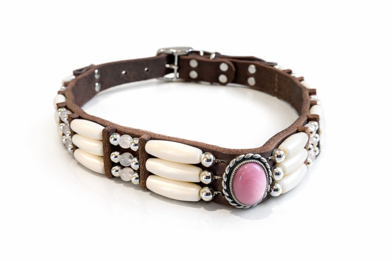 Indianer Hundehalsband aus Echtleder mit Rosenquarz – braun, 2,5 cm breit, Boho Ethno Design