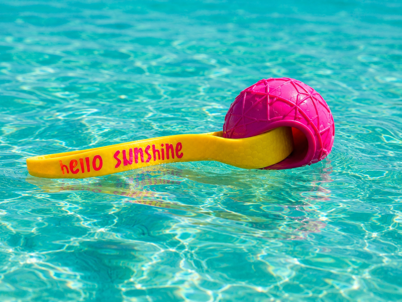 Preview: HELLO SUNSHINE® Moby-Dog Schwimmball mit Hexa-Schlaufe – 7 cm | Hundespielzeug für Wasser & Land pink