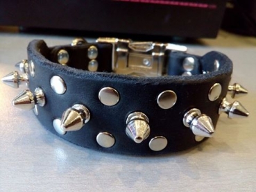 Fettlederhalsband Hundehalsband Lederhalsband schwarz mit Killernieten 3cm breit