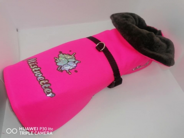 Hundemantel pink aus wind-und wasserabweisendem Softshell mit Wunschtext
