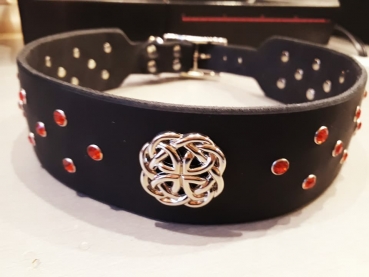 Fettlederhalsband Echtleder/ Hundehalsband Lederhalsband mit Nieten Keltisch mit Strass