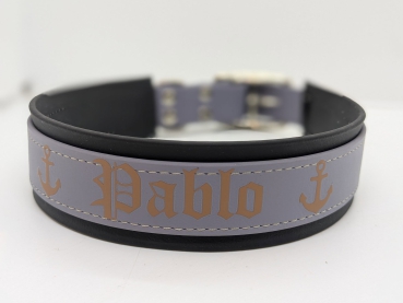Preview: Biothane Halsband Grau mit schwarzer Polsterung - personalisierbar & maßgefertigt