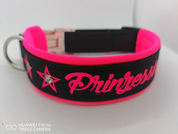 Personalisiertes Hundehalsband Neonpink & Schwarz - Mit Polsterung und Wunschtext