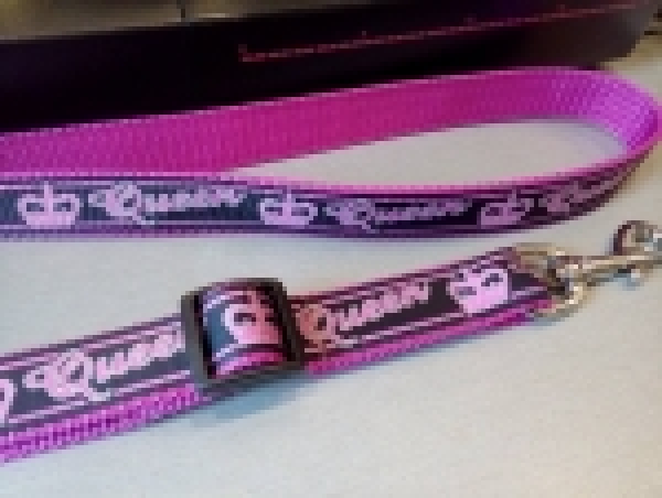 Queen Hundahalsband schwarz pink