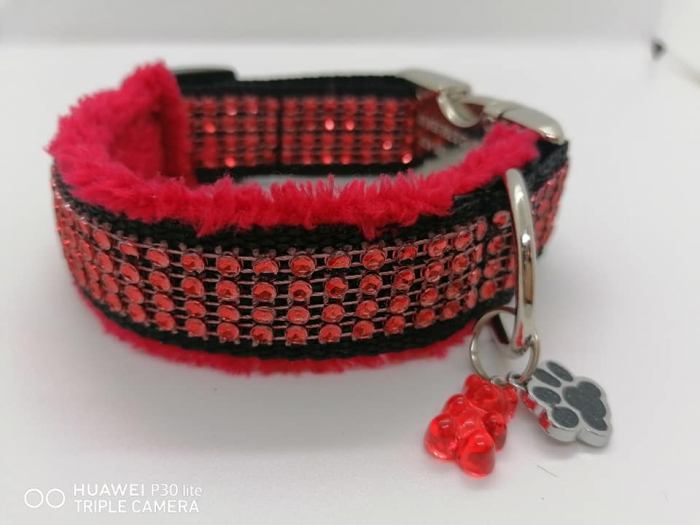 Strassoptik Halsband rot mit Polsterung