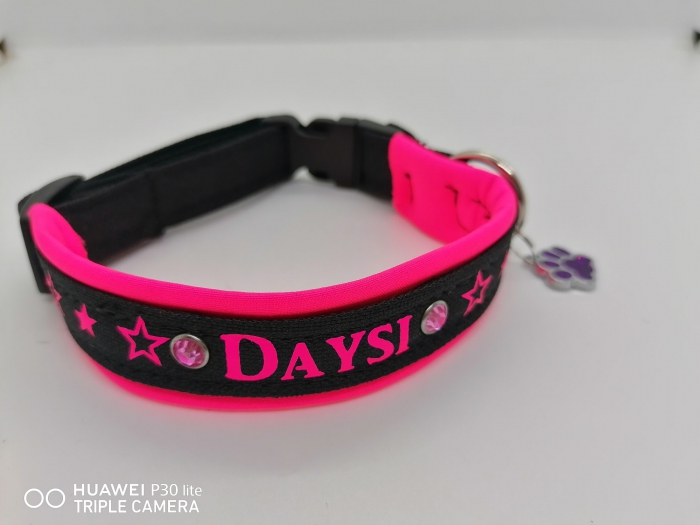 Personalisiertes Hundehalsband Neonpink & Schwarz - Mit Polsterung und Wunschtext