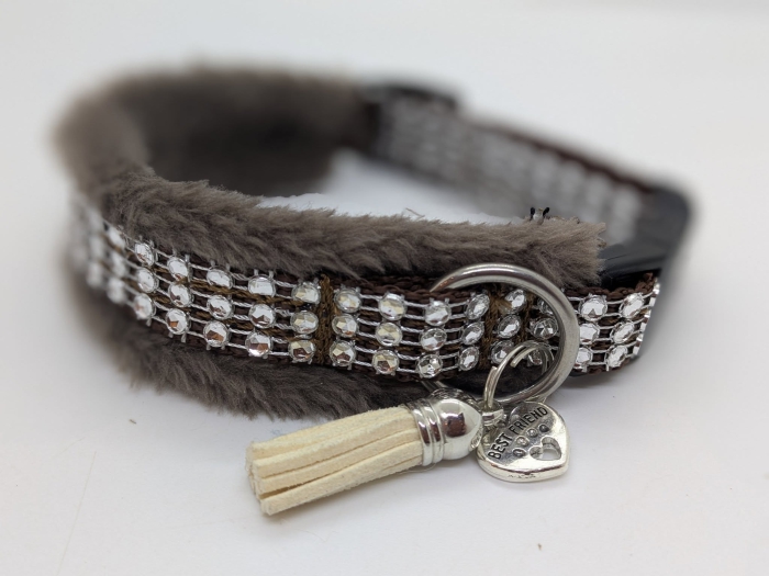 Strass-Optik-Hundehalsband Braun- Ultra leichtes Glitzer-Halsband mit Bling, Edelstahl D-Ring verstellbar & flauschig für sensible Hunde
